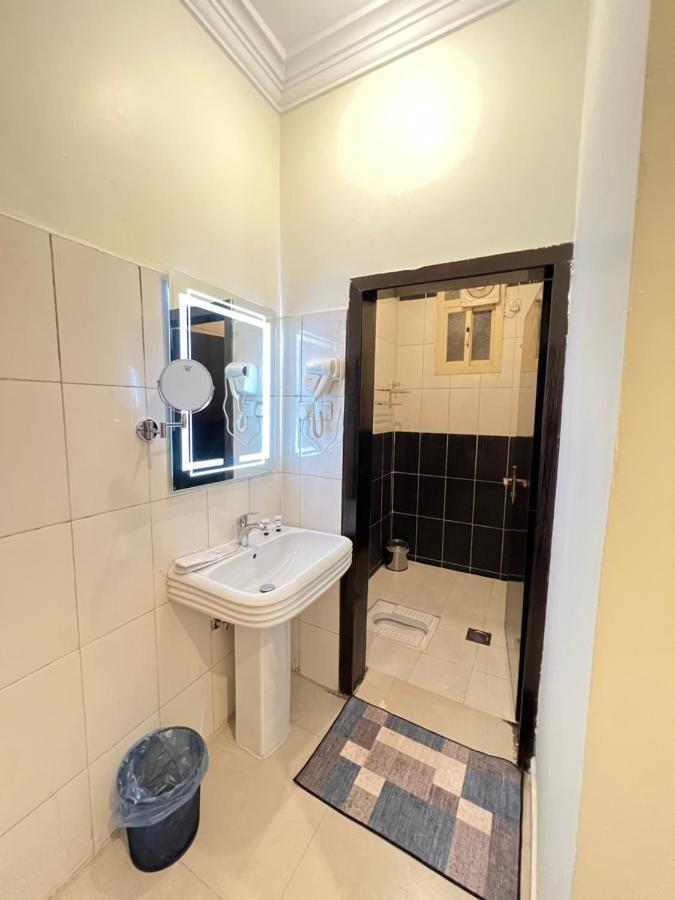 أجنحة ورد للوحدات الفندقية Khamis Mushait Exterior photo